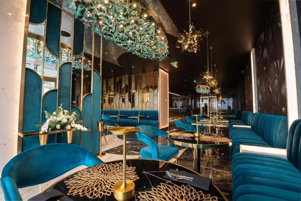 Seating and tables in the ELANIA Hotel project in Romania